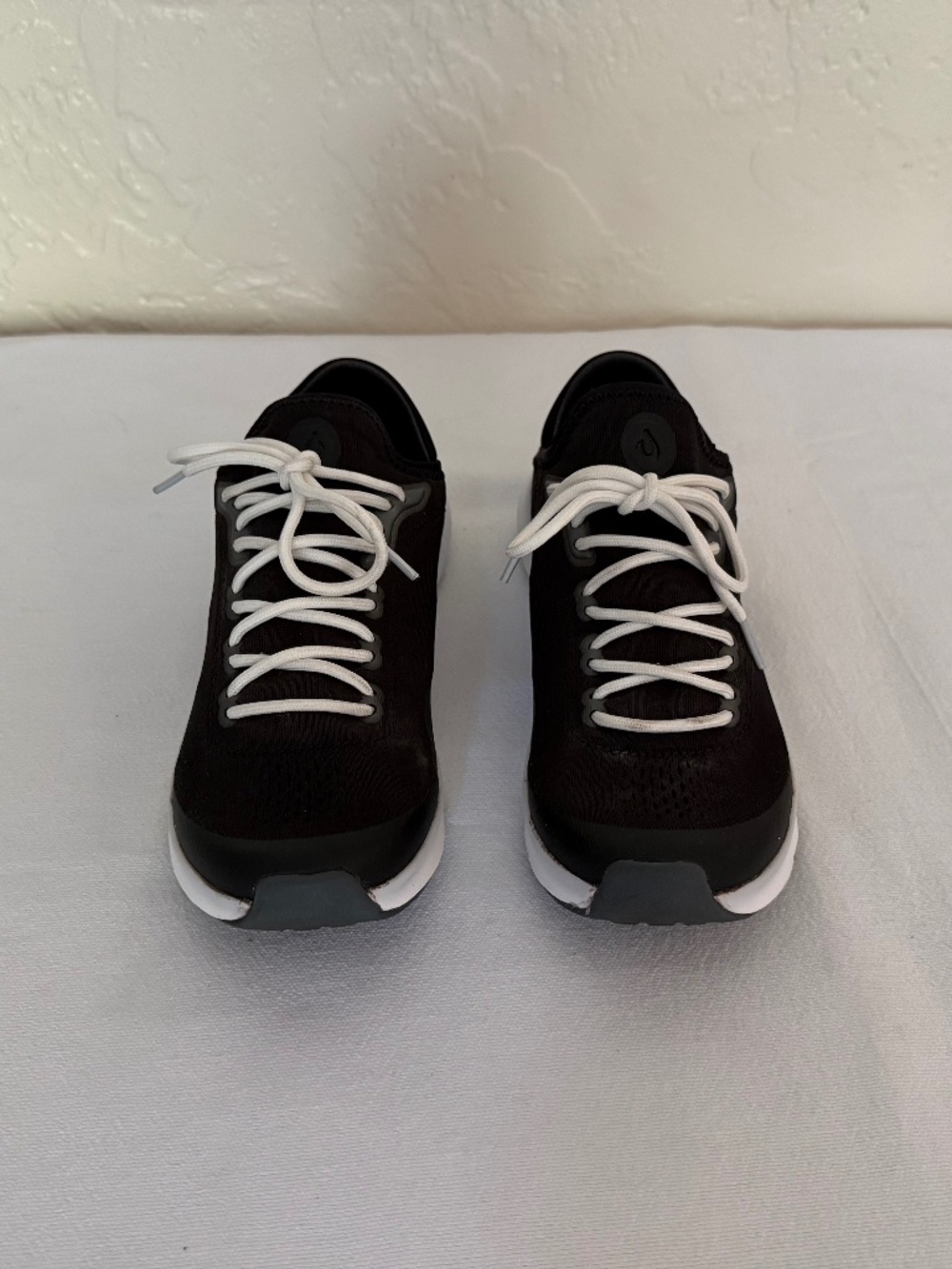 OluKai Kaholo Women's Black White Sneakers Size 8